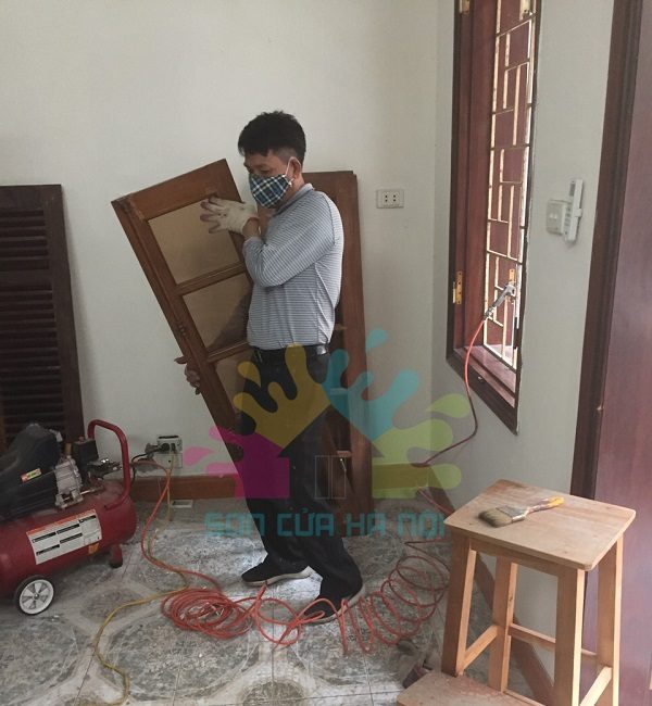 Thợ sơn cửa gỗ giá rẻ ở Hà Nội