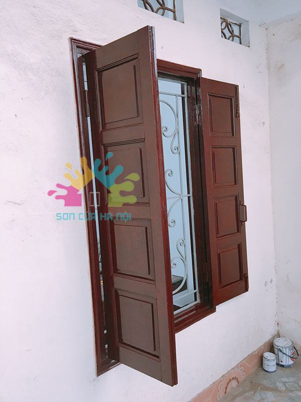 Sơn cửa sổ gỗ giá rẻ ở Hà Nội