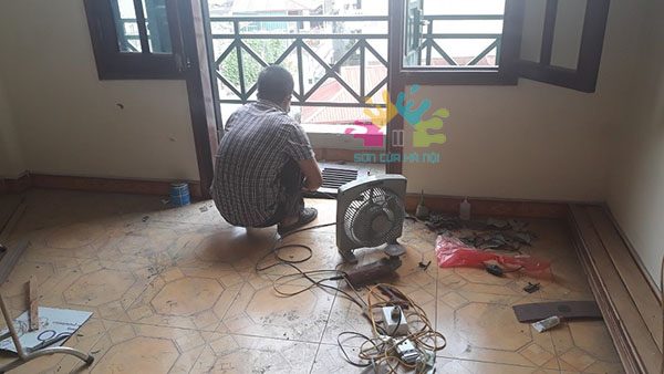 Thợ sửa chữa đồ gỗ tại Hà Nội