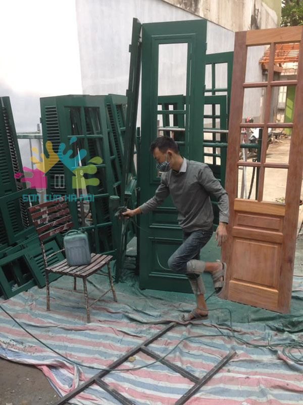 Thợ sơn PU cửa gỗ giá rẻ ở Long Biên, Hà Nội