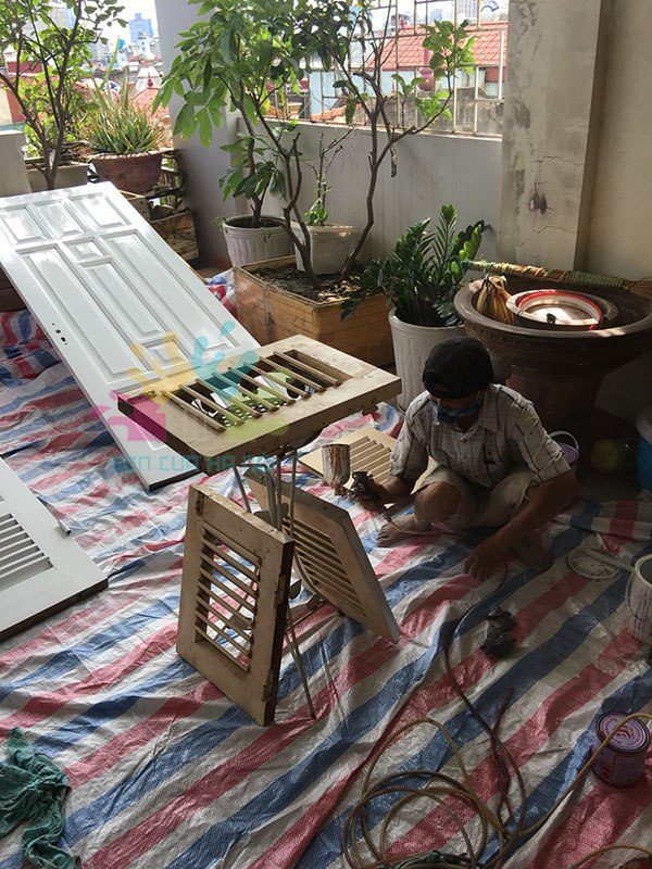 Thợ sơn PU cửa sổ gỗ giá rẻ tại Hà Nội