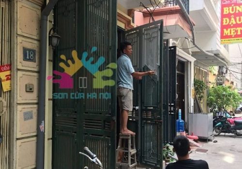 Thợ sơn cửa sắt màu xanh giá rẻ tại Hoàng Mai, Hà Nội