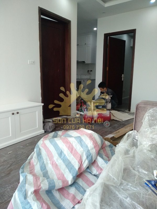 Dịch vụ sơn cửa gỗ tại chung cư Green Stars, 234 Phạm Văn Đồng, Hà Nội