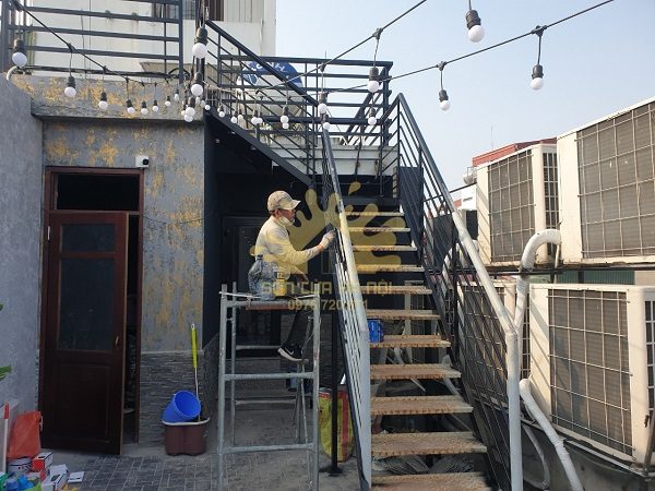 Nhận sơn cửa gỗ, cửa sắt giá rẻ tại Tây Hồ, Hà Nội